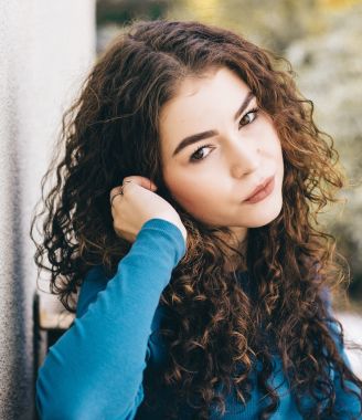 Here's What You Need To Know About Wolf Cut Curly Hair